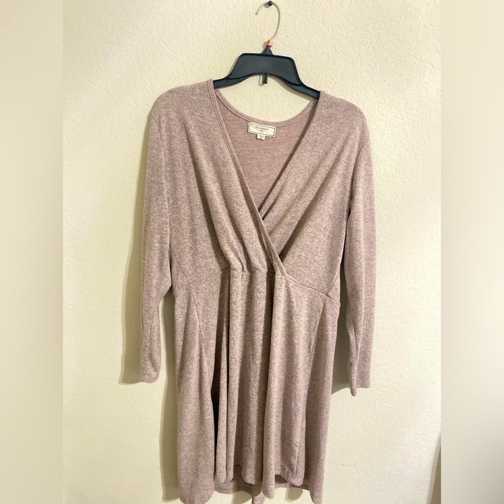 Light pink 1x size no comment v-neck dress.